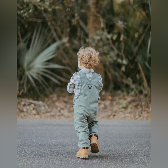 NWOT 2 piece set Oshkosh Overalls + Button Down bodysuit shirt, 18 mo, MSRP $70 - Picture 3 of 15